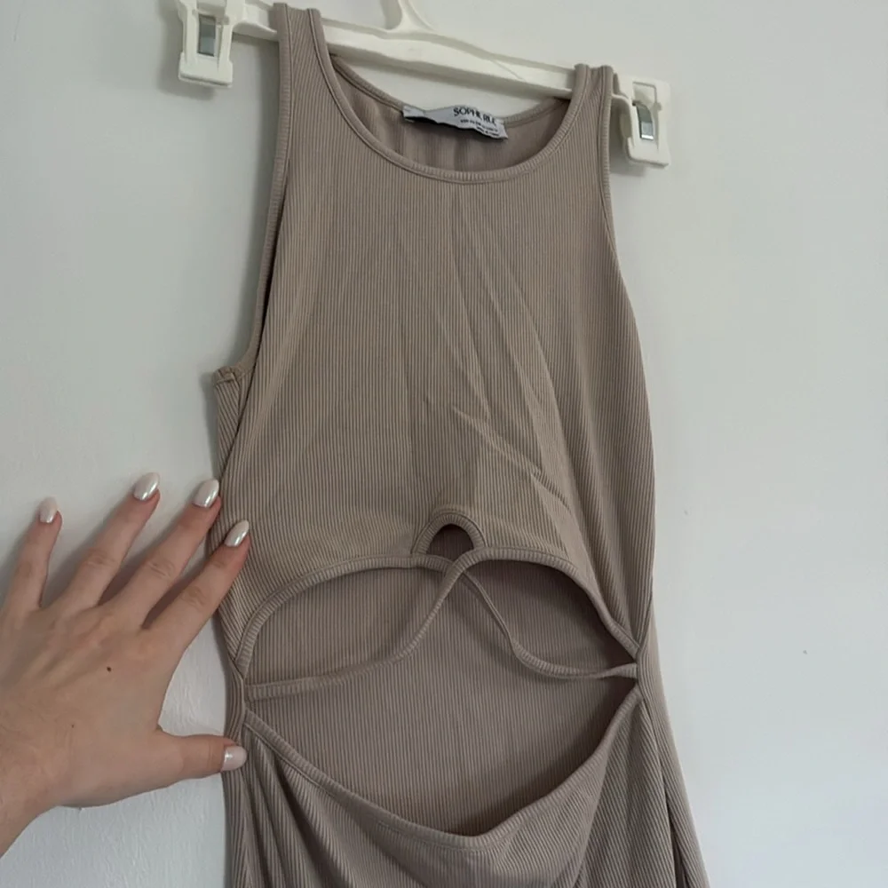 Sophie Rue Tan Cut Out Ruched Bodycon Dress - Picture 10 of 12